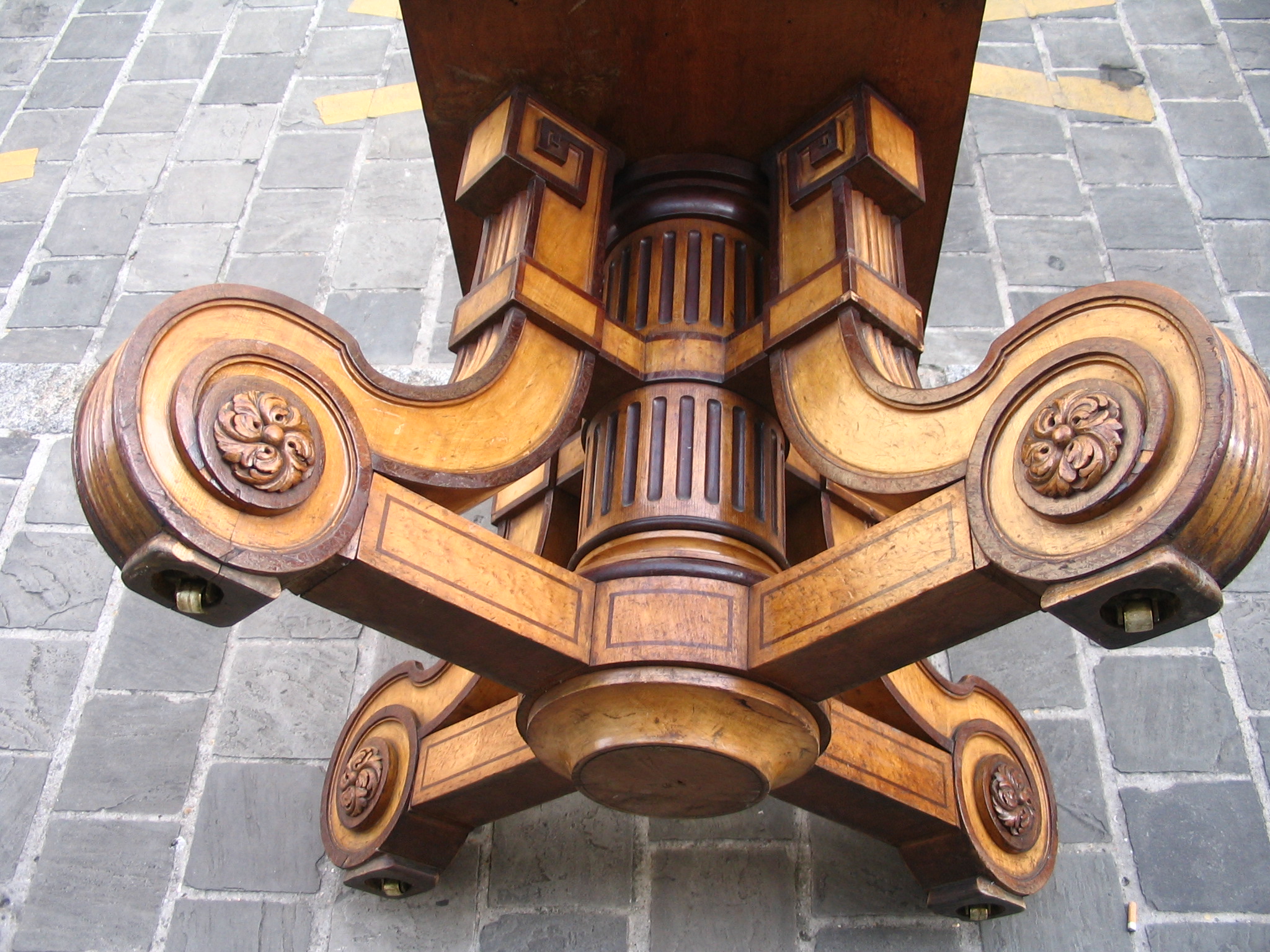 table_pied_central_008.jpg